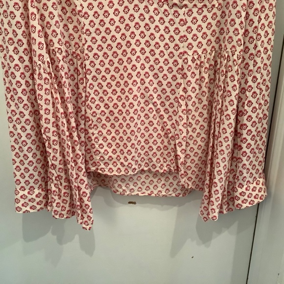 Anthropologie cute top with flowy hem.  Very flattering. - Picture 3 of 7